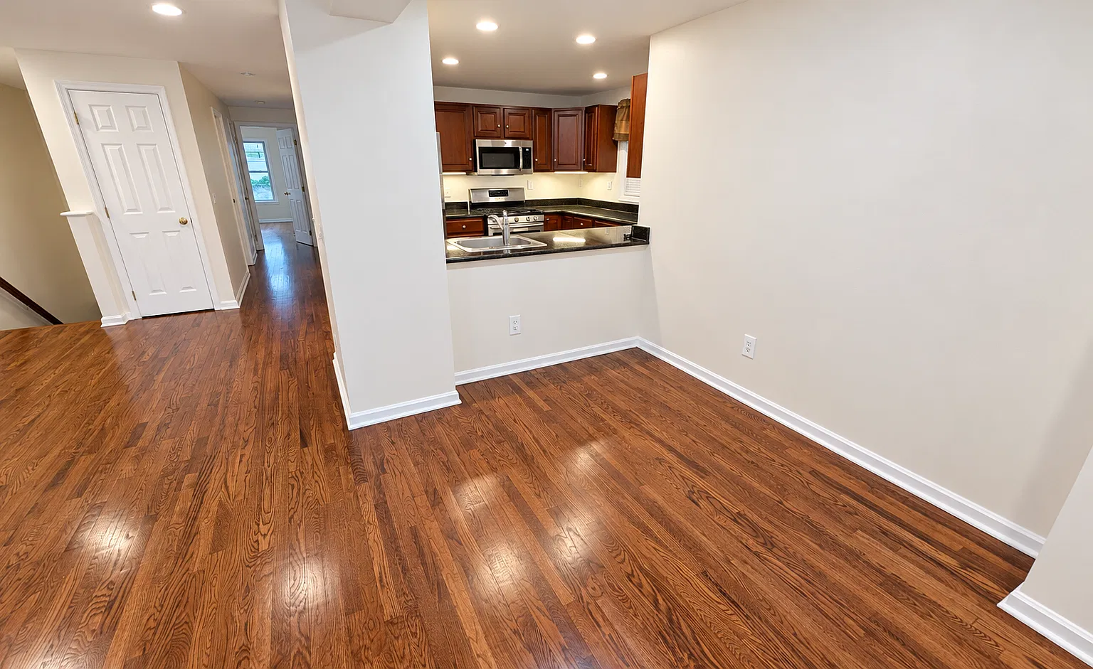 3 bed, 2.5 bath, $3,800 — Photo 4
