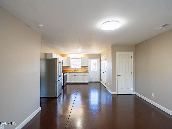5th image of 106 E Maire Ave