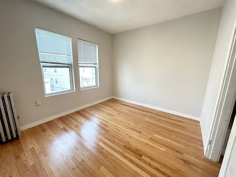 18 Eastman St #2L — Photo 7
