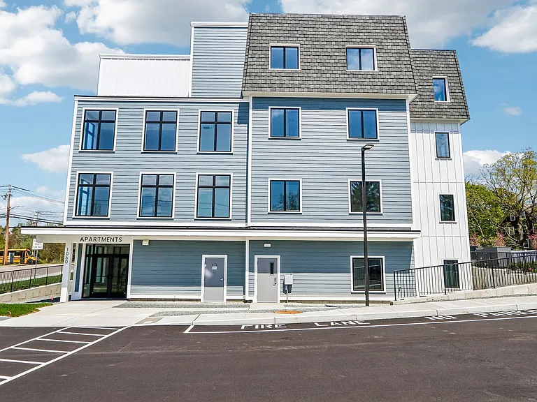 1060 Main Street — Photo 73