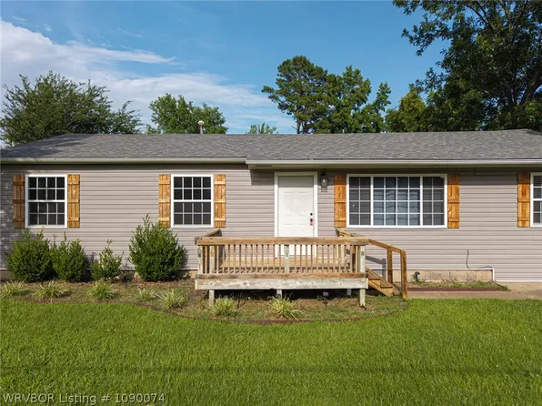 702 9th St, Barling, AR 72923