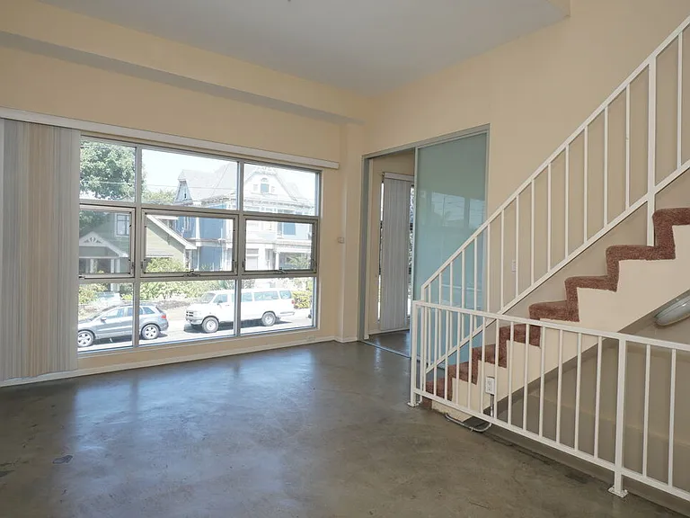 922 W 23rd St #201 — Photo 7