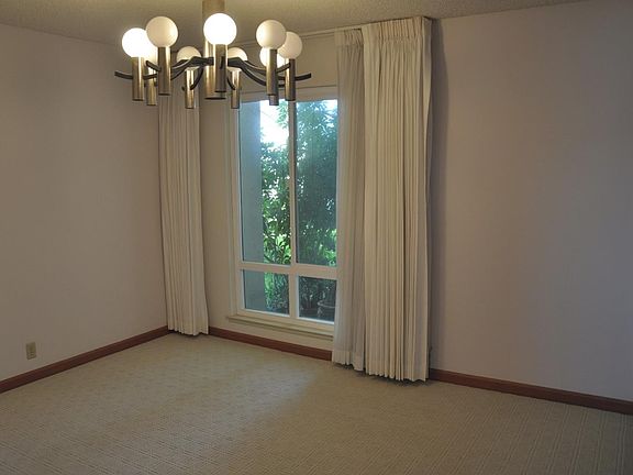 5th image of 138 Beach Park Blvd
