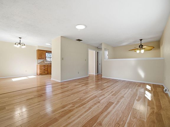 5th image of 957 S Mission Avenue