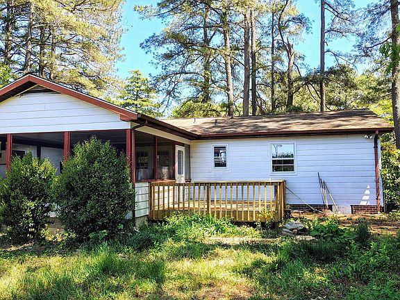 2nd image of 802 Oxford Cir