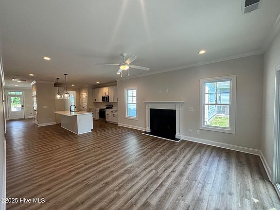 4th image of 178 Pine View Boulevard