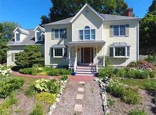 6 Carriage Ln, Rumford, RI 02916