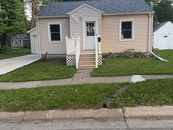 1007 9th Ave N, Clear Lake, IA 50428