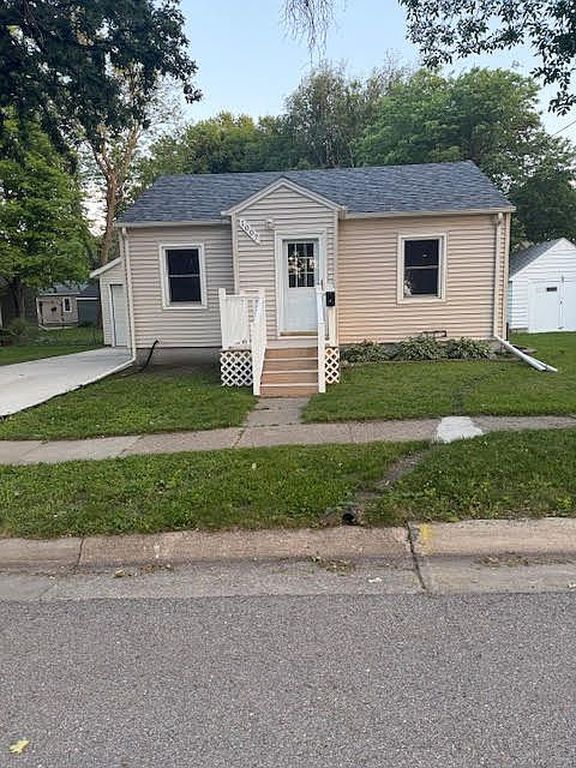 1007 9th Ave N - Property Image