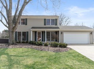 790 Casa Solana Dr, Wheaton, IL 60189