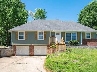 6820 N Madison Ave, Kansas City, MO 64118