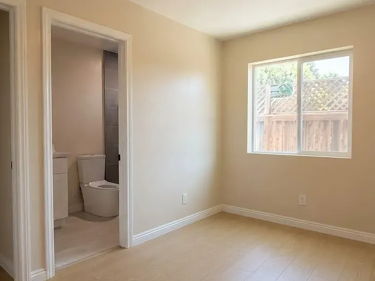 4373 Conrad Ave — Photo 4