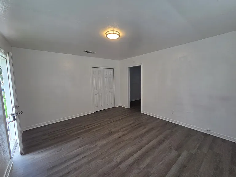 1007 Traffic St #1007 — Photo 3
