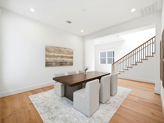 5th image of 1317 Waverly St
