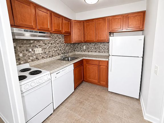 3rd image of 507 Edmond St