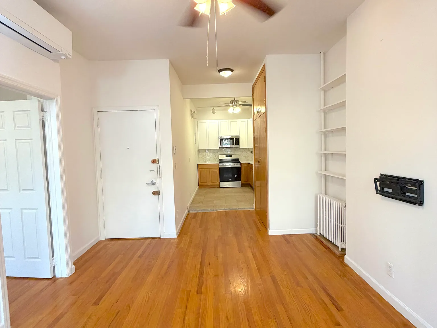 253 Kingsland Avenue — Photo 1