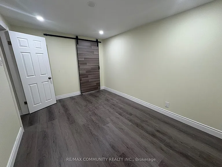 117 Millhouse Cres #LOWER — Photo 4