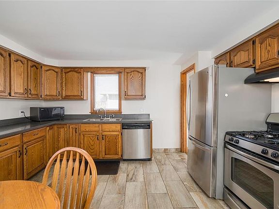 3rd image of 29 Monterey Ln