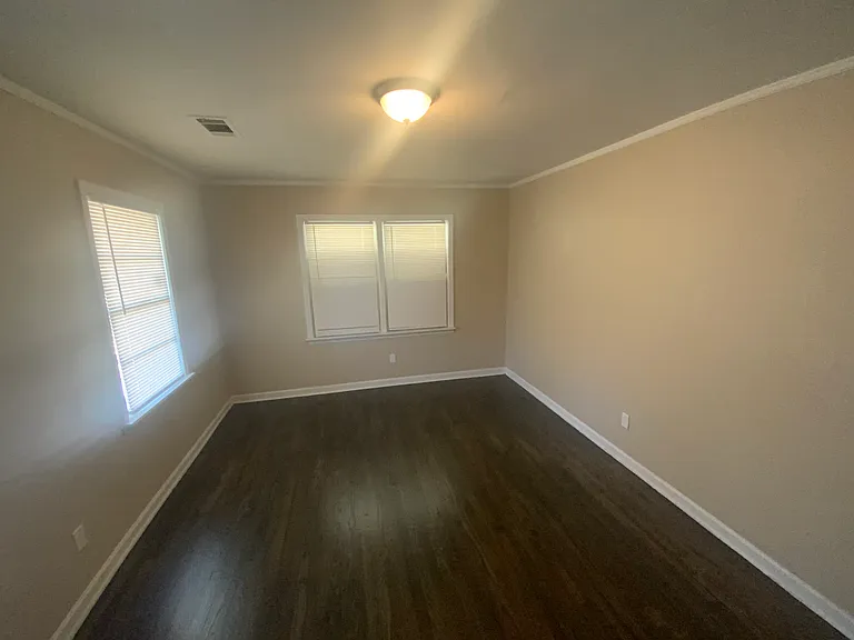 1863 Burnham Ave — Photo 3