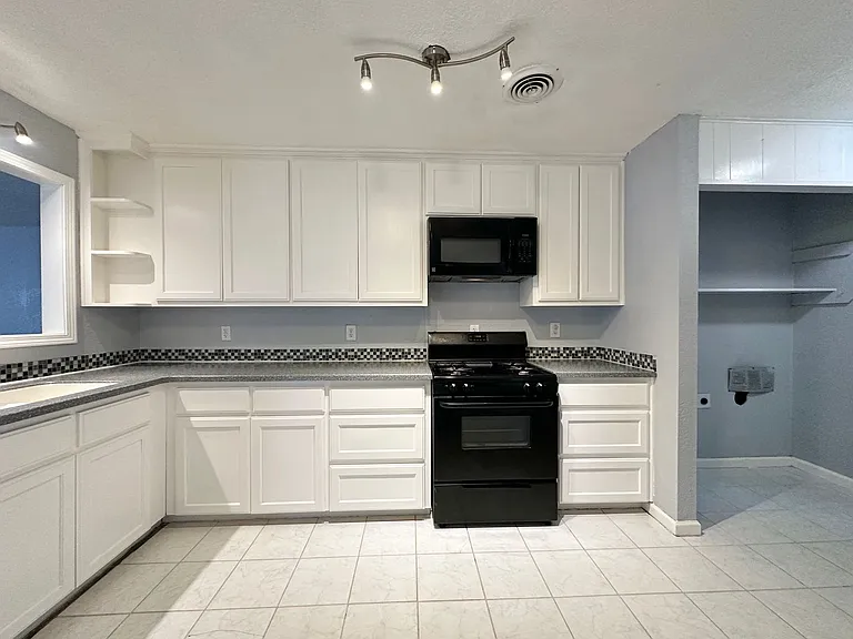 1801 Glendale Dr — Photo 9