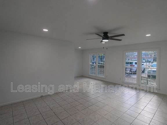2nd image of 910 Sea Gull Dr APT B