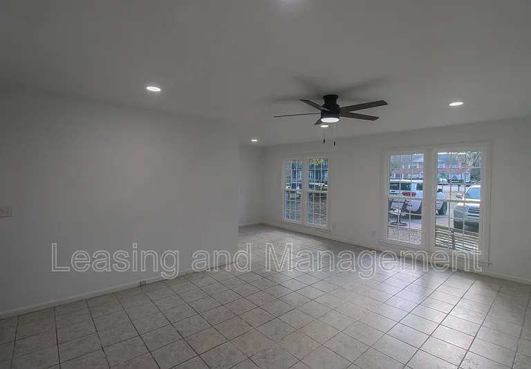 910 Sea Gull Dr #B — Photo 2