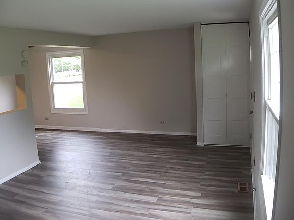 4th image of 204 Sunset Ct