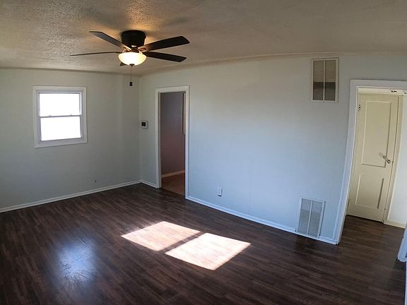 2nd image of 228 Bonnie Ln