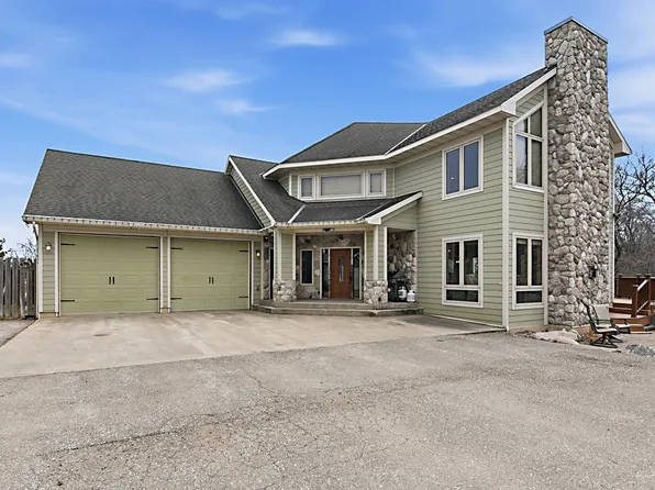 70832 280th St, Redwood Falls, MN 56283