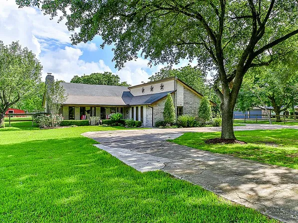 11715 N H St, La Porte, TX 77571