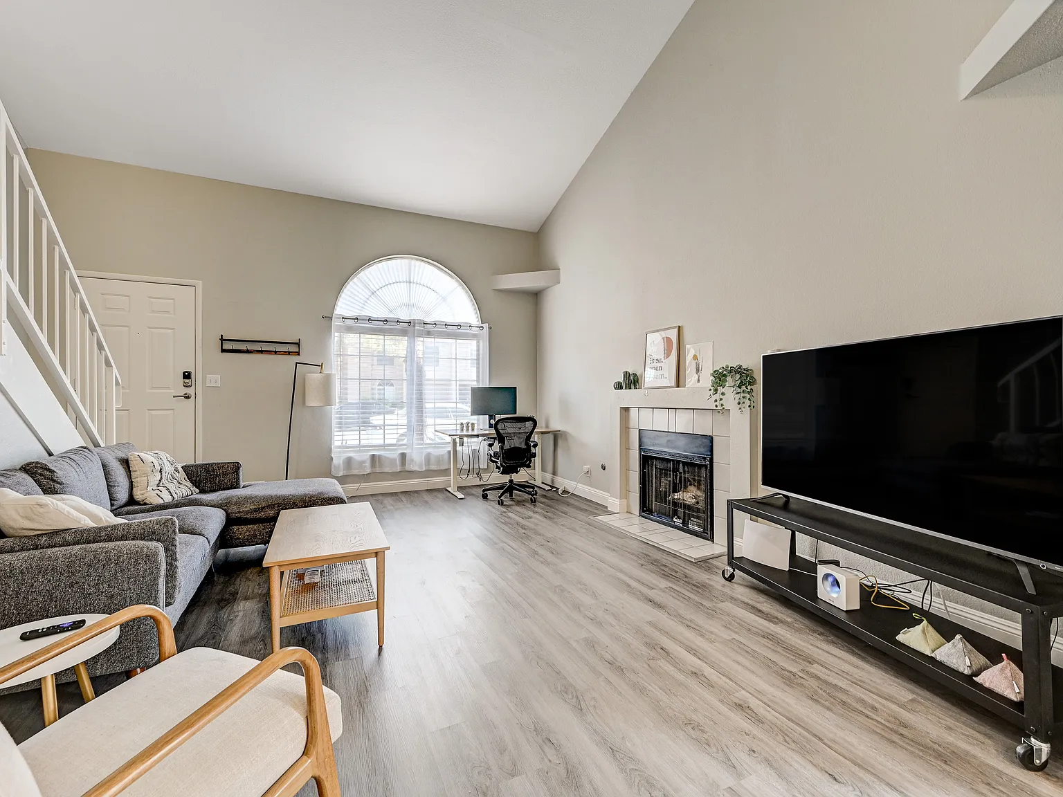 2 bed, 2.5 bath, 1247 sqft, $3,200 — Photo 2