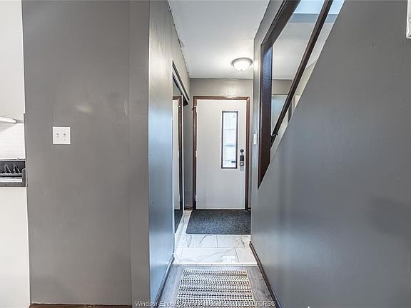 5th image of 8485 Darlington Cres