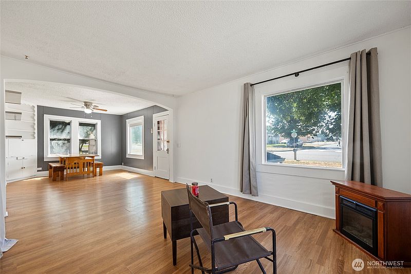 4th image of 135 E Broadway Street