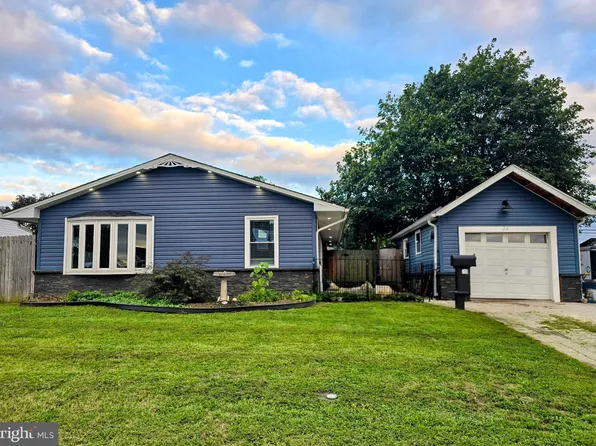 26 Poplar Ln, Levittown, PA 19054