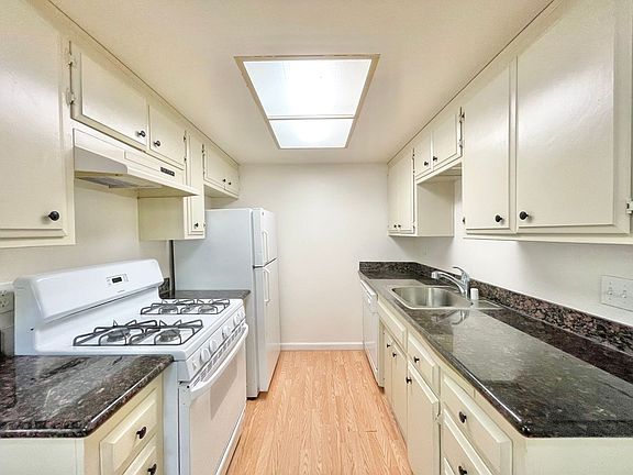 3rd image of 541-551 Morse Ave #543-A