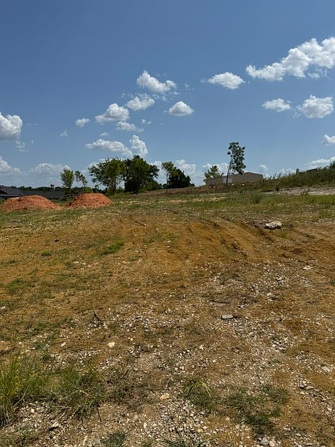 2nd image of Lindsay Ln