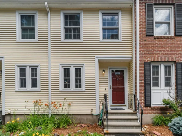 923 Fox Hollow Way #923, Manchester, NH 03104