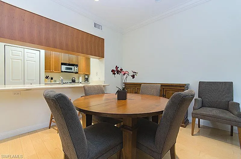 2 bed, 2.0 bath, 1064 sqft, $6,000 — Photo 4