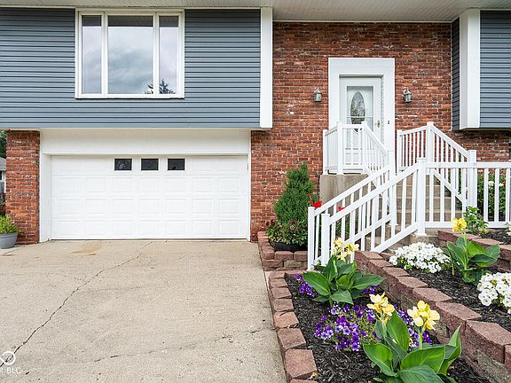 3rd image of 1604 Redwood Ln