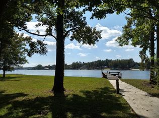 4 Plantation Dr, Manning, SC 29102