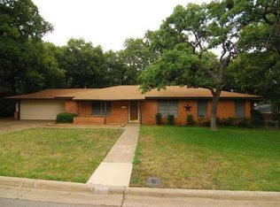 624 Ponderosa Dr, Hurst, TX 76053