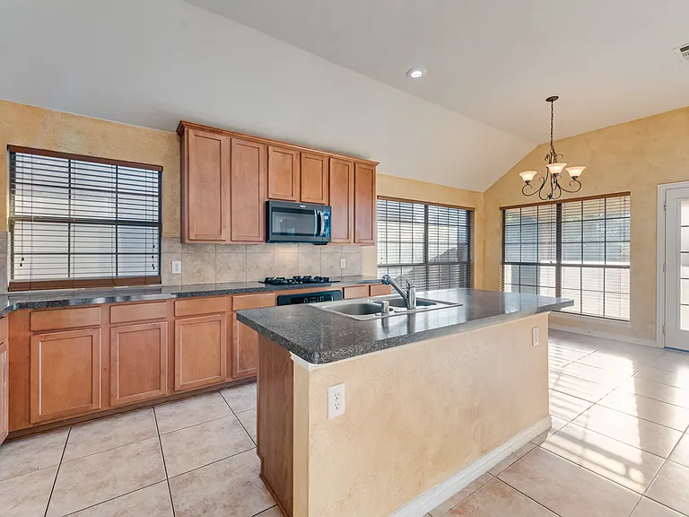 2517 Indian Hills Dr — Photo 8