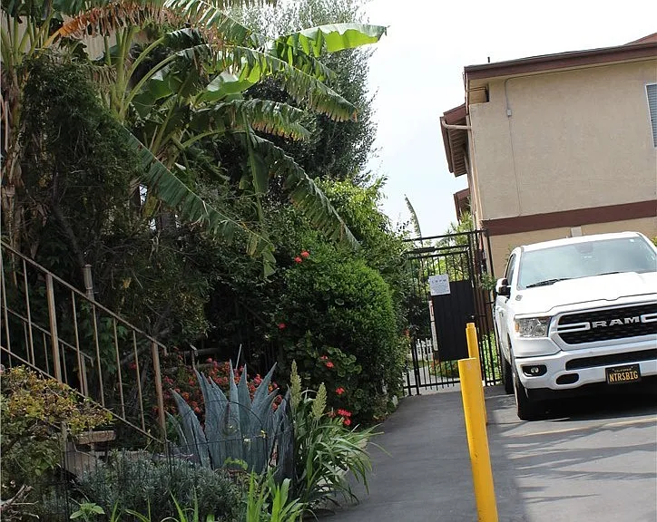 7320 Lennox Ave #E10 — Photo 21