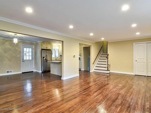 4th image of 1173 Kearney Dr