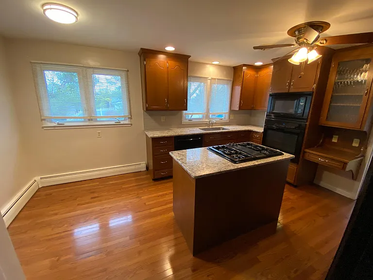 294 Overhill Dr — Photo 3