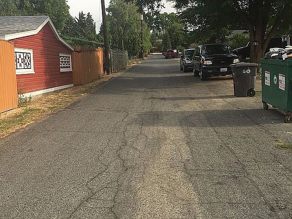 right side of dead end