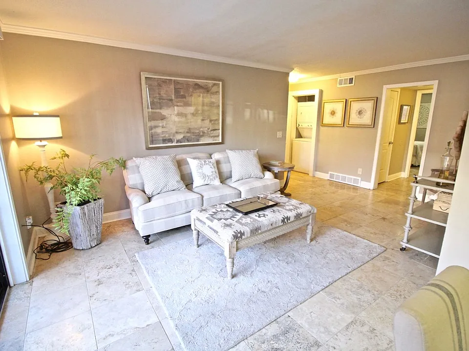 Plaza 44 Apartments