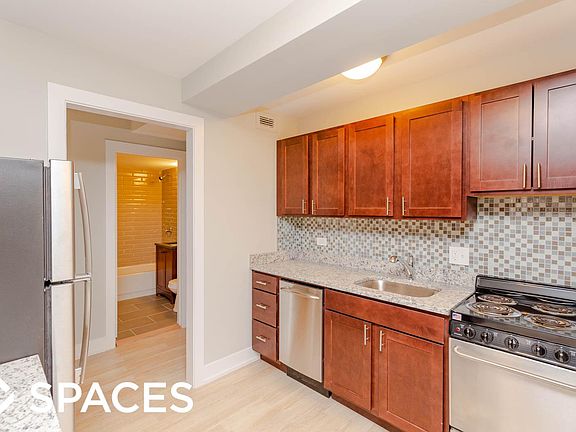 3rd image of 445 W Wellington Ave APT 7C