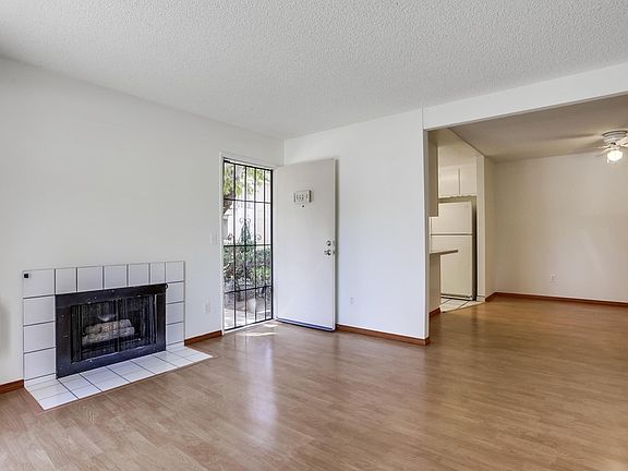 2nd image of 529 Sandalwood Pl Unit 9