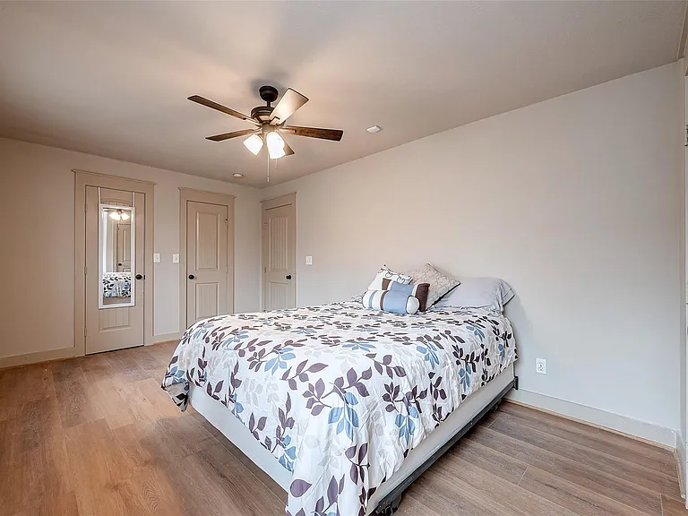 1216 Campbell St — Photo 12